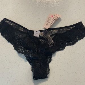 NWT  La Senza lacy thong